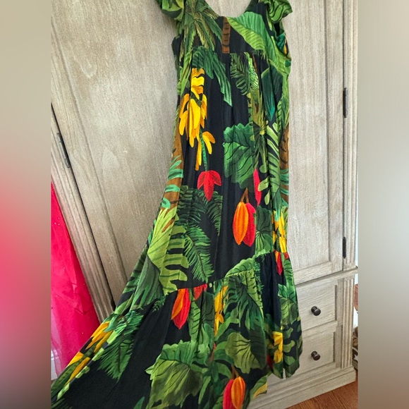 Beautiful V-neck summer print dress. - Picture 6 of 8